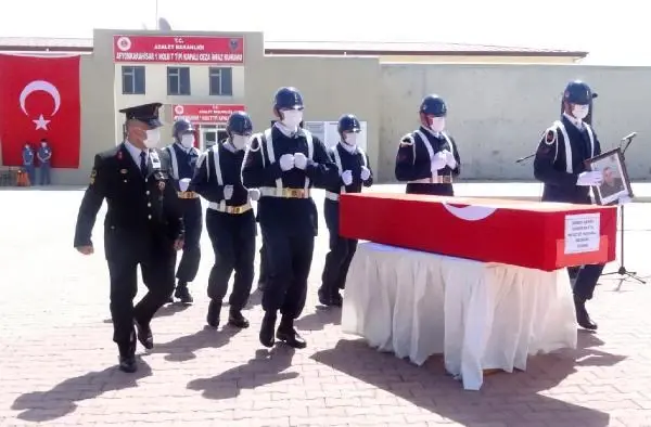 Nizamiye kapısı üzerine devrilen infaz ve koruma memuru öldü (2) Nizamiye kapısı üzerine devrilen infaz ve koruma memuru öldü (2)