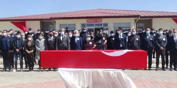 Nizamiye kapısı üzerine devrilen infaz ve koruma memuru öldü (2) Nizamiye kapısı üzerine devrilen infaz ve koruma memuru öldü (2)