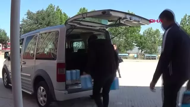 ÖĞRENCİLER ÜRETTİKLERİ TEMİZLİK ÜRÜNLERİNİ İHTİYAÇ SAHİPLERİNE DAĞITTI ÖĞRENCİLER ÜRETTİKLERİ TEMİZLİK ÜRÜNLERİNİ İHTİYAÇ SAHİPLERİNE DAĞITTI