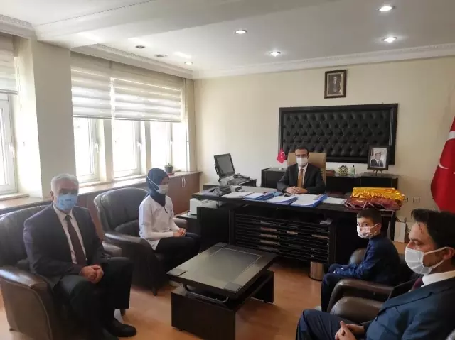 Osmancık'ta kitap okuma yarışmasında dereceye girenlere ödül Osmancık'ta kitap okuma yarışmasında dereceye girenlere ödül