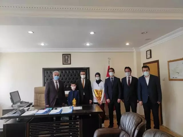 Osmancık'ta kitap okuma yarışmasında dereceye girenlere ödül Osmancık'ta kitap okuma yarışmasında dereceye girenlere ödül
