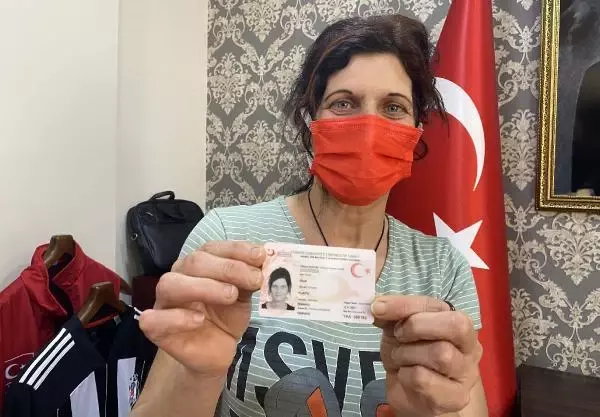24 yıl önce Osmaniye'ye gelin gelen Visan için vatandaşlık yolu sonunda açıldı 24 yıl önce Osmaniye'ye gelin gelen Visan için vatandaşlık yolu sonunda açıldı
