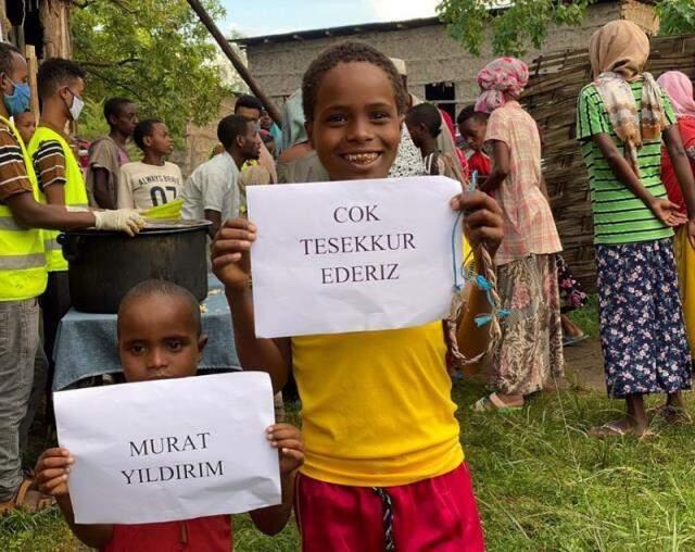 Oyuncu Murat Yıldırım, tam kapanma başlamadan önce ihtiyaç sahiplerine koli dağıttı Oyuncu Murat Yıldırım, tam kapanma başlamadan önce ihtiyaç sahiplerine koli dağıttı