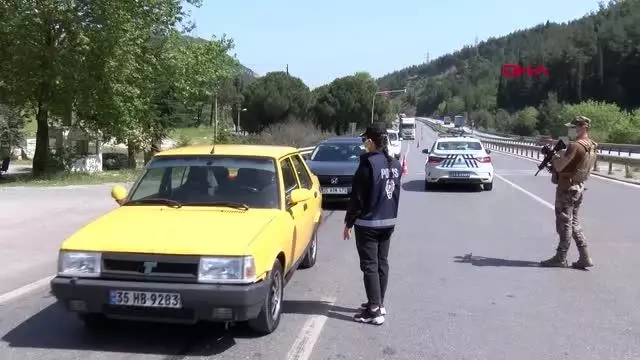 ÖZEL HAREKAT DESTEKLİ DENETİMDE, MANİSA'DAN İZMİR'E GİREN ARAÇLAR TEK TEK İNCELENDİ ÖZEL HAREKAT DESTEKLİ DENETİMDE, MANİSA'DAN İZMİR'E GİREN ARAÇLAR TEK TEK İNCELENDİ