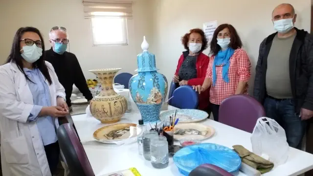 Pandemiyi fırsata çevirip çini ustası oldular Pandemiyi fırsata çevirip çini ustası oldular