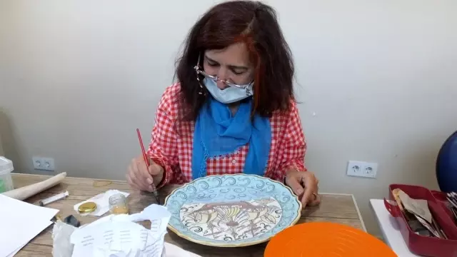Pandemiyi fırsata çevirip çini ustası oldular Pandemiyi fırsata çevirip çini ustası oldular
