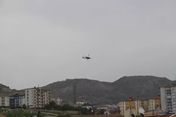 'Pençe' ve 'Eren' operasyonlarının sürdüğü Şırnak'ta askeri hareketlilik: Teröristlere ait hedefler ateş altına alındı 'Pençe' ve 'Eren' operasyonlarının sürdüğü Şırnak'ta askeri hareketlilik: Teröristlere ait hedefler ateş altına alındı