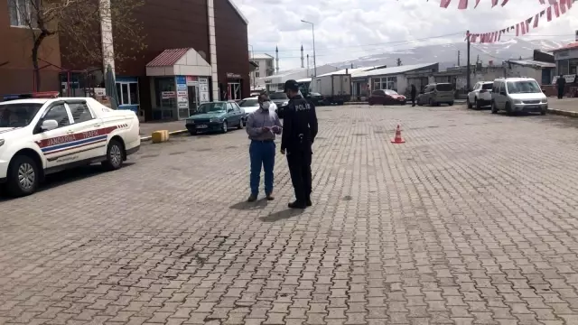 Son dakika haberi... Polis, ilçe merkezinde anonslarla halkı uyardı: 'Önce sabır sonra bayram' Son dakika haberi... Polis, ilçe merkezinde anonslarla halkı uyardı: 'Önce sabır sonra bayram'
