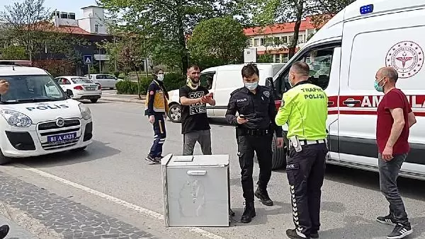 Son dakika haber! Polisten kaçarken kamyonetle EDS direğine çarpıp yaralandı Son dakika haber! Polisten kaçarken kamyonetle EDS direğine çarpıp yaralandı