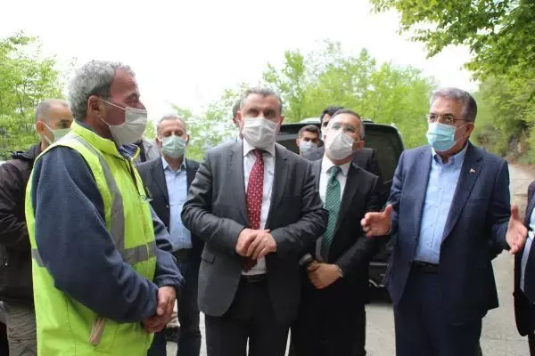 RİZE'DE VALİ VE MİLLETVEKİLİ HEYETİ, TAŞ OCAĞI KARŞITLARI İLE GÖRÜŞTÜ RİZE'DE VALİ VE MİLLETVEKİLİ HEYETİ, TAŞ OCAĞI KARŞITLARI İLE GÖRÜŞTÜ
