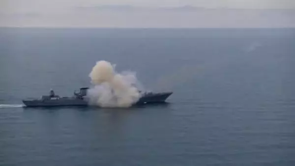 Rus donanmasına ait Movska kruvazörü füze ateşledi Rus donanmasına ait Movska kruvazörü füze ateşledi