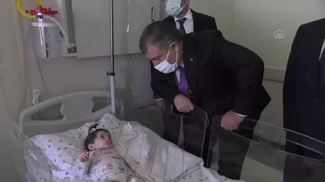 Son dakika haber: Sağlık Bakanı Koca, Kepez Devlet Hastanesindeki hastaları ziyaret etti Son dakika haber: Sağlık Bakanı Koca, Kepez Devlet Hastanesindeki hastaları ziyaret etti