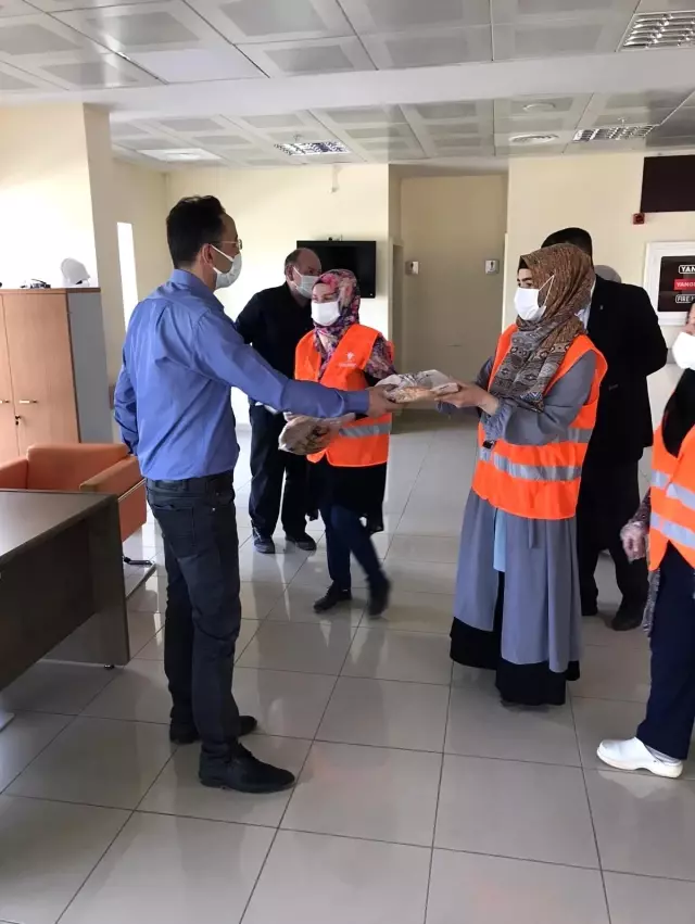 Sağlık çalışanlarına iç ısıtan ikramlık Sağlık çalışanlarına iç ısıtan ikramlık