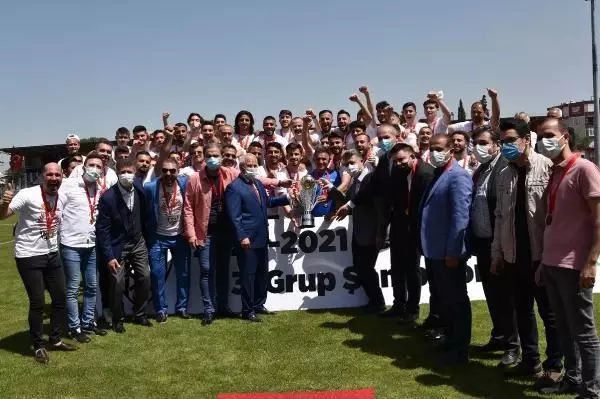 Şampiyon Somaspor kupasına kavuştu Şampiyon Somaspor kupasına kavuştu