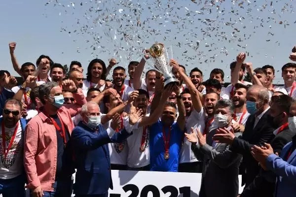 Şampiyon Somaspor kupasına kavuştu Şampiyon Somaspor kupasına kavuştu
