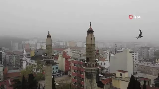 Samsun sise teslim... Görüş mesafesi yer yer 500 metreye kadar düştü Samsun sise teslim... Görüş mesafesi yer yer 500 metreye kadar düştü