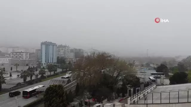 Samsun sise teslim... Görüş mesafesi yer yer 500 metreye kadar düştü Samsun sise teslim... Görüş mesafesi yer yer 500 metreye kadar düştü
