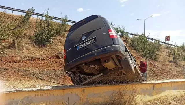 Şanlıurfa'da araç şarampole devrildi: 5 yaralı Şanlıurfa'da araç şarampole devrildi: 5 yaralı