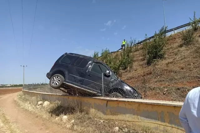 Şanlıurfa'da araç şarampole devrildi: 5 yaralı Şanlıurfa'da araç şarampole devrildi: 5 yaralı