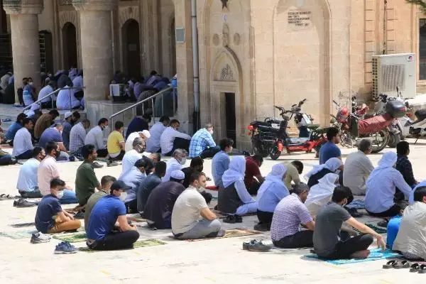 Şanlıurfa'da cadde ve sokaklarda sessizlik hakim