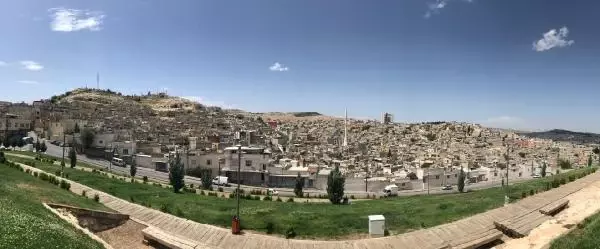 ŞANLIURFA'DA CADDE VE SOKAKLARDA SESSİZLİK HAKİM ŞANLIURFA'DA CADDE VE SOKAKLARDA SESSİZLİK HAKİM