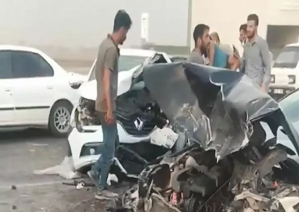 Şanlıurfa'da iftar saatinde zincirleme kaza 1 ölü, 3 yaralı Şanlıurfa'da iftar saatinde zincirleme kaza 1 ölü, 3 yaralı