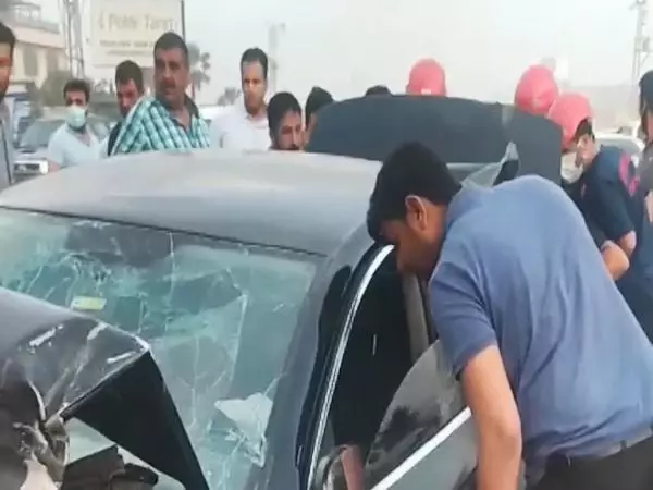 Şanlıurfa'da iftar saatinde zincirleme kaza 1 ölü, 3 yaralı Şanlıurfa'da iftar saatinde zincirleme kaza 1 ölü, 3 yaralı