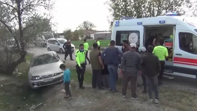 Şarampole devrilen otomobildeki 6 kişi yaralandı Şarampole devrilen otomobildeki 6 kişi yaralandı