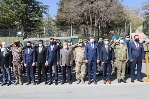 Şehit Sözleşmeli Er Toprak için Hakkari'de tören