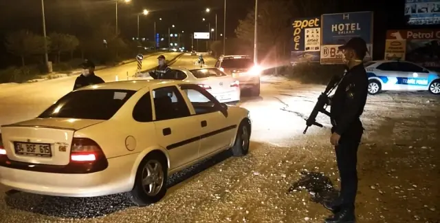 Şehre giriş yapan tüm araçlar denetleniyor Şehre giriş yapan tüm araçlar denetleniyor