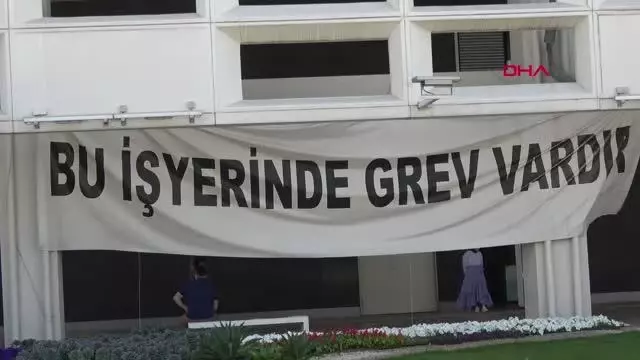 Sendikadan belediyeye siyah çelenk Sendikadan belediyeye siyah çelenk
