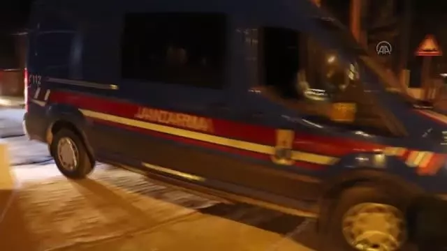 Silah kaçakçılığı operasyonunda yakalanan 5 zanlı tutuklandı Silah kaçakçılığı operasyonunda yakalanan 5 zanlı tutuklandı