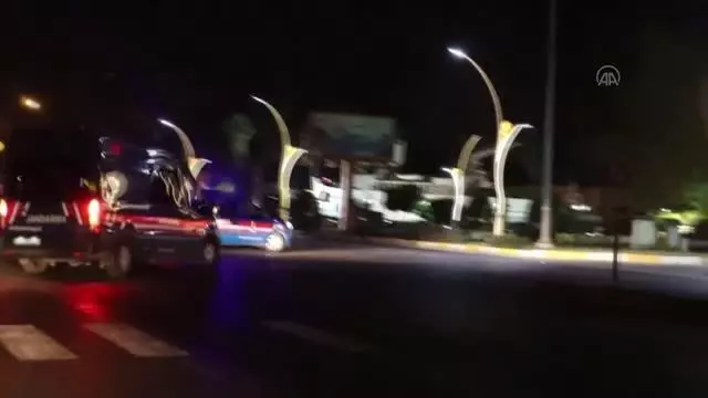 Silah kaçakçılığı operasyonunda yakalanan 5 zanlı tutuklandı Silah kaçakçılığı operasyonunda yakalanan 5 zanlı tutuklandı