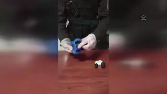 Şişli'de şüphe üzerine durdurulan bir kişi üzerinden uyuşturucu ele geçirildi Şişli'de şüphe üzerine durdurulan bir kişi üzerinden uyuşturucu ele geçirildi
