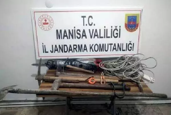 SİT alanında kaçak kazıya 2 gözaltı SİT alanında kaçak kazıya 2 gözaltı