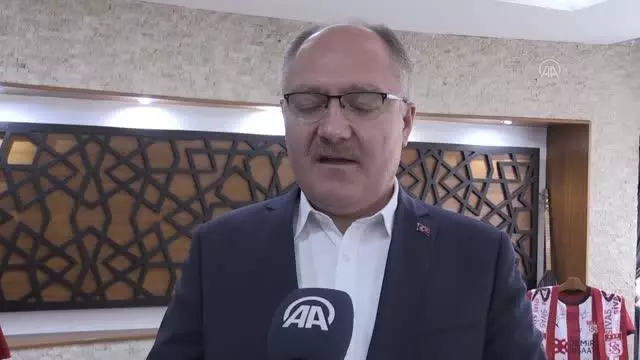 Sivas Belediyesi 1055 esnafa 1000'er lira destek ödemesi yaptı Sivas Belediyesi 1055 esnafa 1000'er lira destek ödemesi yaptı