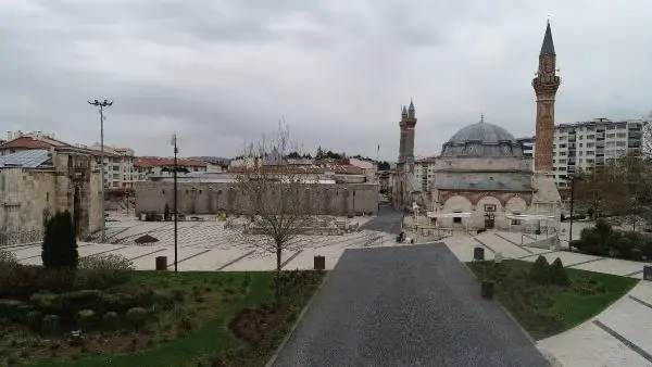 Sivas'ta cadde ve sokaklar bomboş Sivas'ta cadde ve sokaklar bomboş