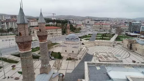 Sivas'ta cadde ve sokaklar bomboş Sivas'ta cadde ve sokaklar bomboş