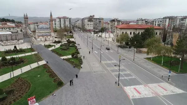 Sivas'ta cadde ve sokaklar bomboş Sivas'ta cadde ve sokaklar bomboş