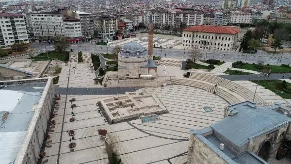 Sivas'ta cadde ve sokaklar bomboş Sivas'ta cadde ve sokaklar bomboş
