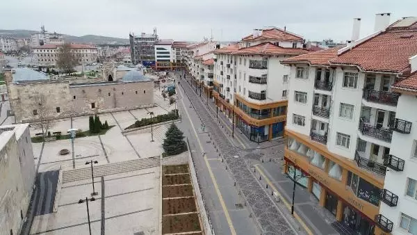 Sivas'ta cadde ve sokaklar bomboş Sivas'ta cadde ve sokaklar bomboş