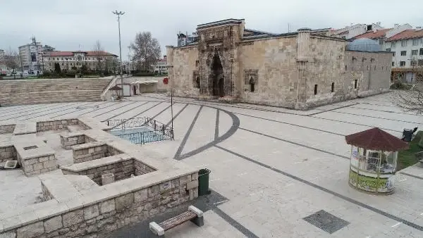 Sivas'ta cadde ve sokaklar bomboş Sivas'ta cadde ve sokaklar bomboş