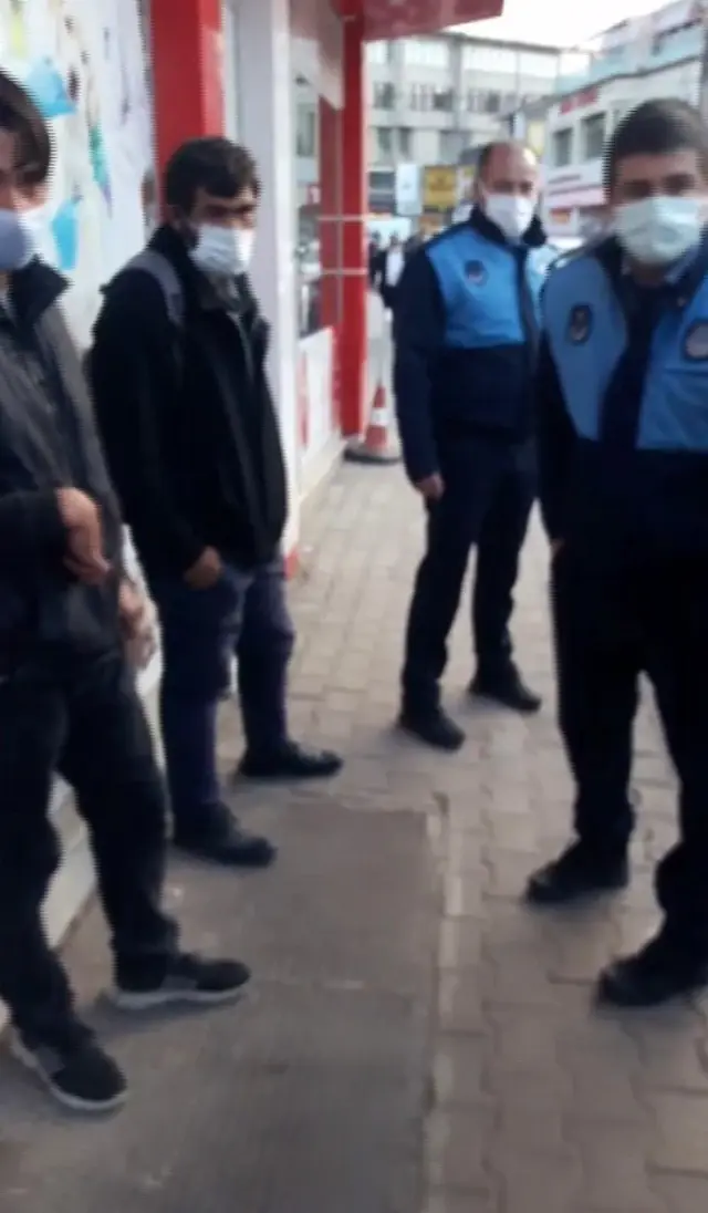 Dilencilerin yöntemi şaşırttı! Marketten gıda aldırıp gıdaları tekrardan markete iade ederek parasını alıyorlar Dilencilerin yöntemi şaşırttı! Marketten gıda aldırıp gıdaları tekrardan markete iade ederek parasını alıyorlar