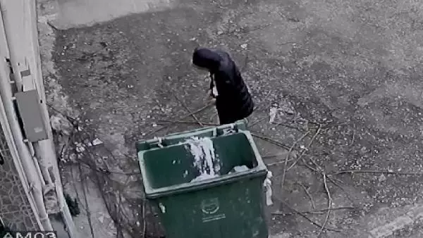 İki kişiyi sokak ortasında vuran saldırganın yeni görüntüleri ortaya çıktı İki kişiyi sokak ortasında vuran saldırganın yeni görüntüleri ortaya çıktı