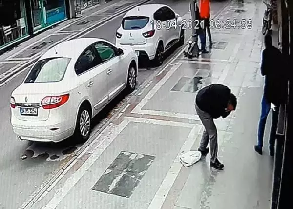 İki kişiyi sokak ortasında vuran saldırganın yeni görüntüleri ortaya çıktı İki kişiyi sokak ortasında vuran saldırganın yeni görüntüleri ortaya çıktı