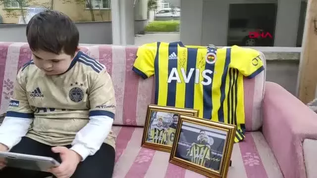 SPOR Mesut Özil'den down sendromlu Efe'ye imzalı forma SPOR Mesut Özil'den down sendromlu Efe'ye imzalı forma