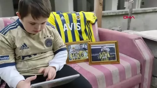 SPOR Mesut Özil'den down sendromlu Efe'ye imzalı forma SPOR Mesut Özil'den down sendromlu Efe'ye imzalı forma