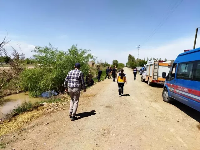 Su kanalına düşen minik Eymen boğularak hayatını kaybetti Su kanalına düşen minik Eymen boğularak hayatını kaybetti