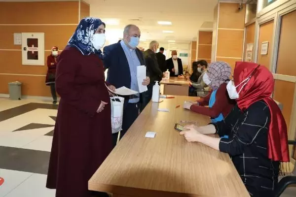 SULTANBEYLİ'DE 65 YAŞ ÜSTÜ VATANDAŞLARDA AŞILANMA ORANI YÜZDE 77,8'E YÜKSELDİ SULTANBEYLİ'DE 65 YAŞ ÜSTÜ VATANDAŞLARDA AŞILANMA ORANI YÜZDE 77,8'E YÜKSELDİ