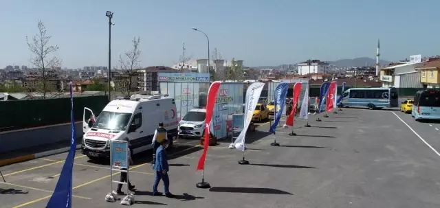 Sultanbeyli'de tam kapanma döneminde kamu araçları araç dezenfeksiyon tünelinde temizlendi Sultanbeyli'de tam kapanma döneminde kamu araçları araç dezenfeksiyon tünelinde temizlendi